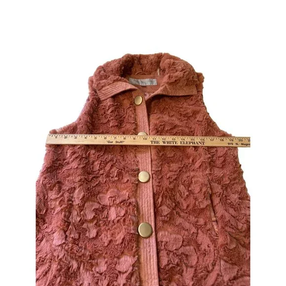 💖Marc New York, Andrew Marc salmon fur vest with pockets and gold button - Picture 9 of 10